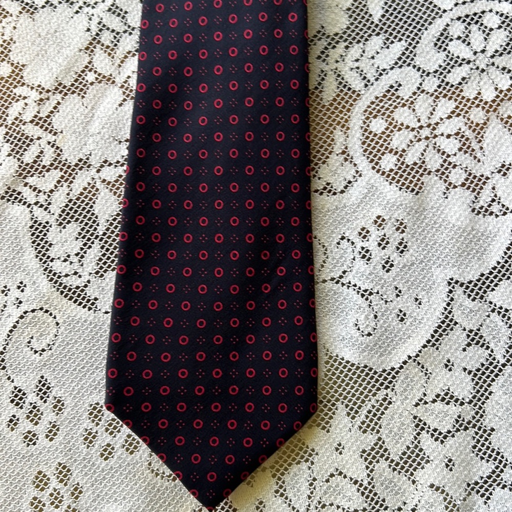 Pure silk classic men tie. Classic. Barely worn